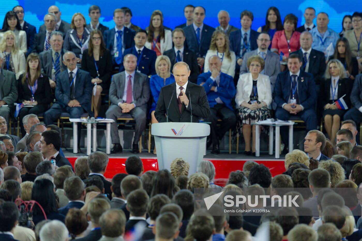 Putin takes part in founding congress of Russian Popular Front