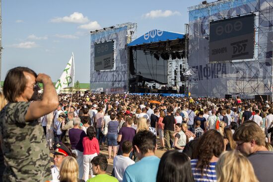 Zemfira and DDT band give concert in Ufa