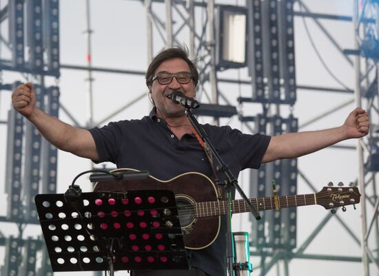 Zemfira and DDT band give concert in Ufa