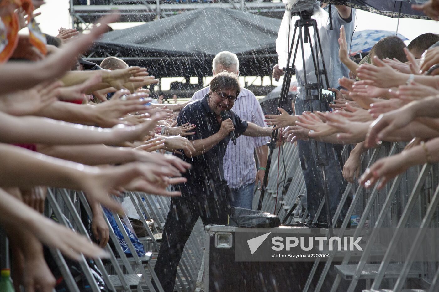 Zemfira and DDT band give concert in Ufa