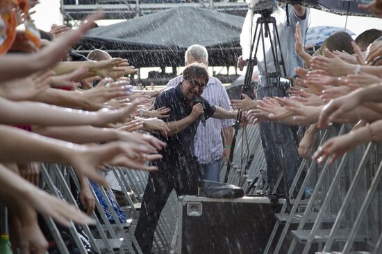 Zemfira and DDT band give concert in Ufa