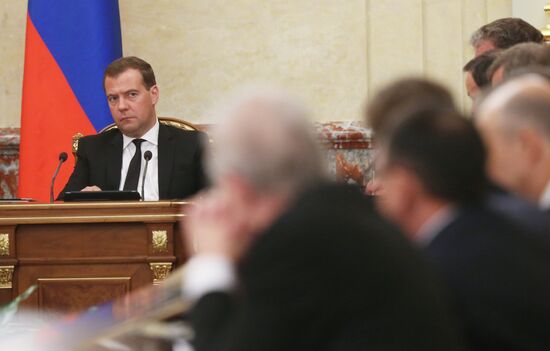 Dmitry Medvedev chairs government meeting