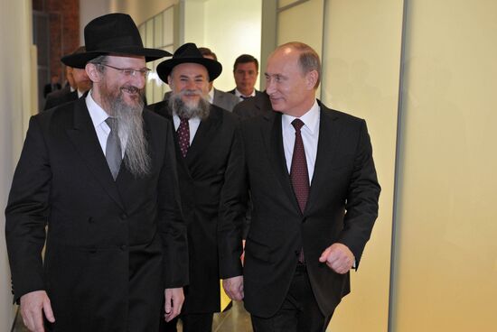 Vladimir Putin visits Jewish Museum and Tolerance Center