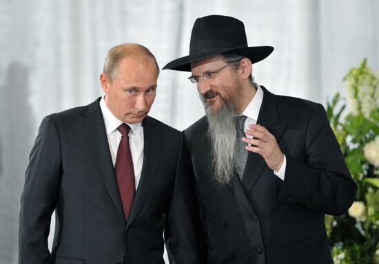 Vladimir Putin visits Jewish Museum and Tolerance Center