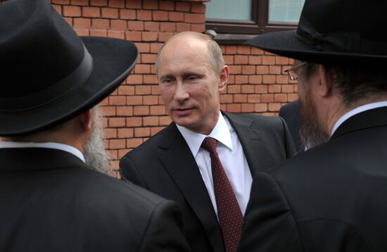Vladimir Putin visits Jewish Museum and Tolerance Center