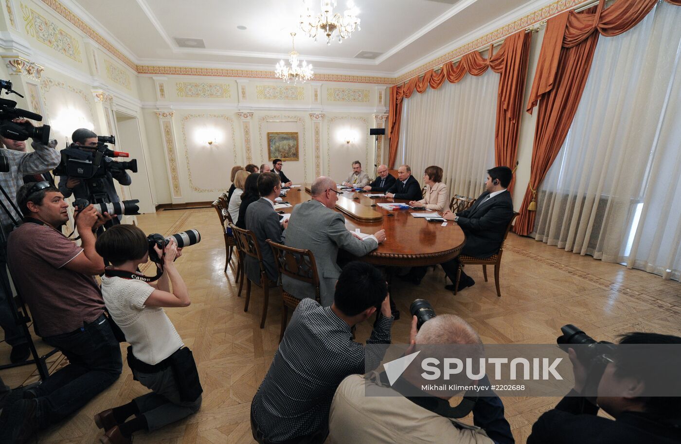 Vladimir Putin meets with Civil 20 representatives