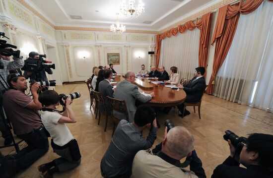 Vladimir Putin meets with Civil 20 representatives