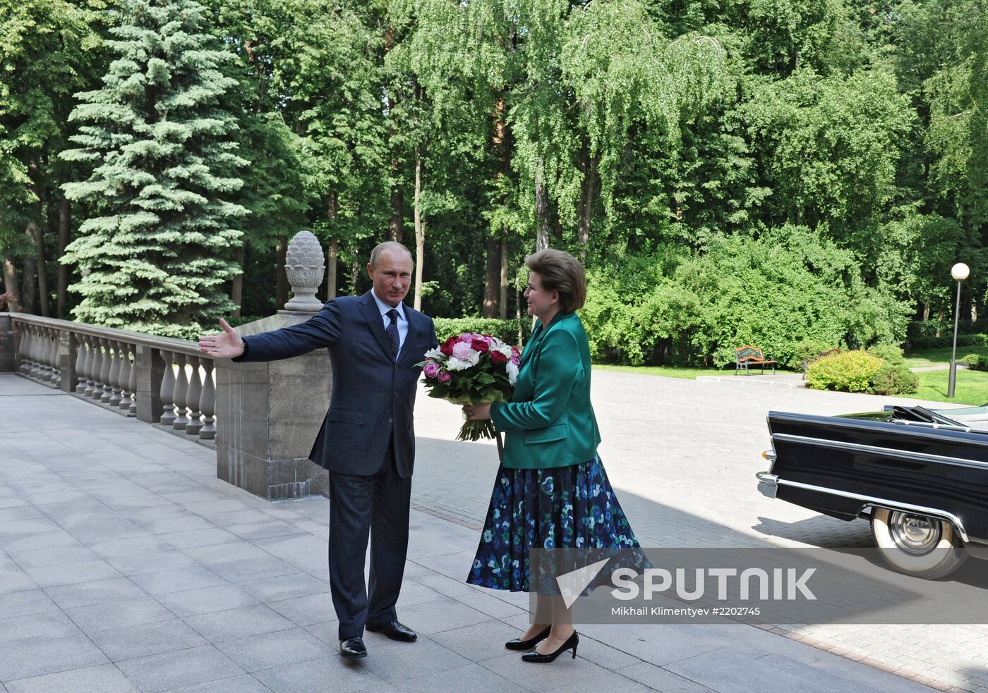 Vladimir Putin meets with Russian cosmonauts