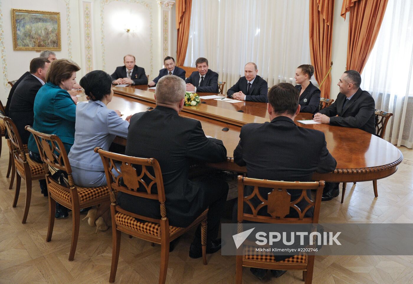 Vladimir Putin meets with Russian cosmonauts