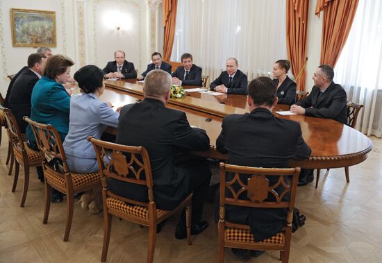 Vladimir Putin meets with Russian cosmonauts