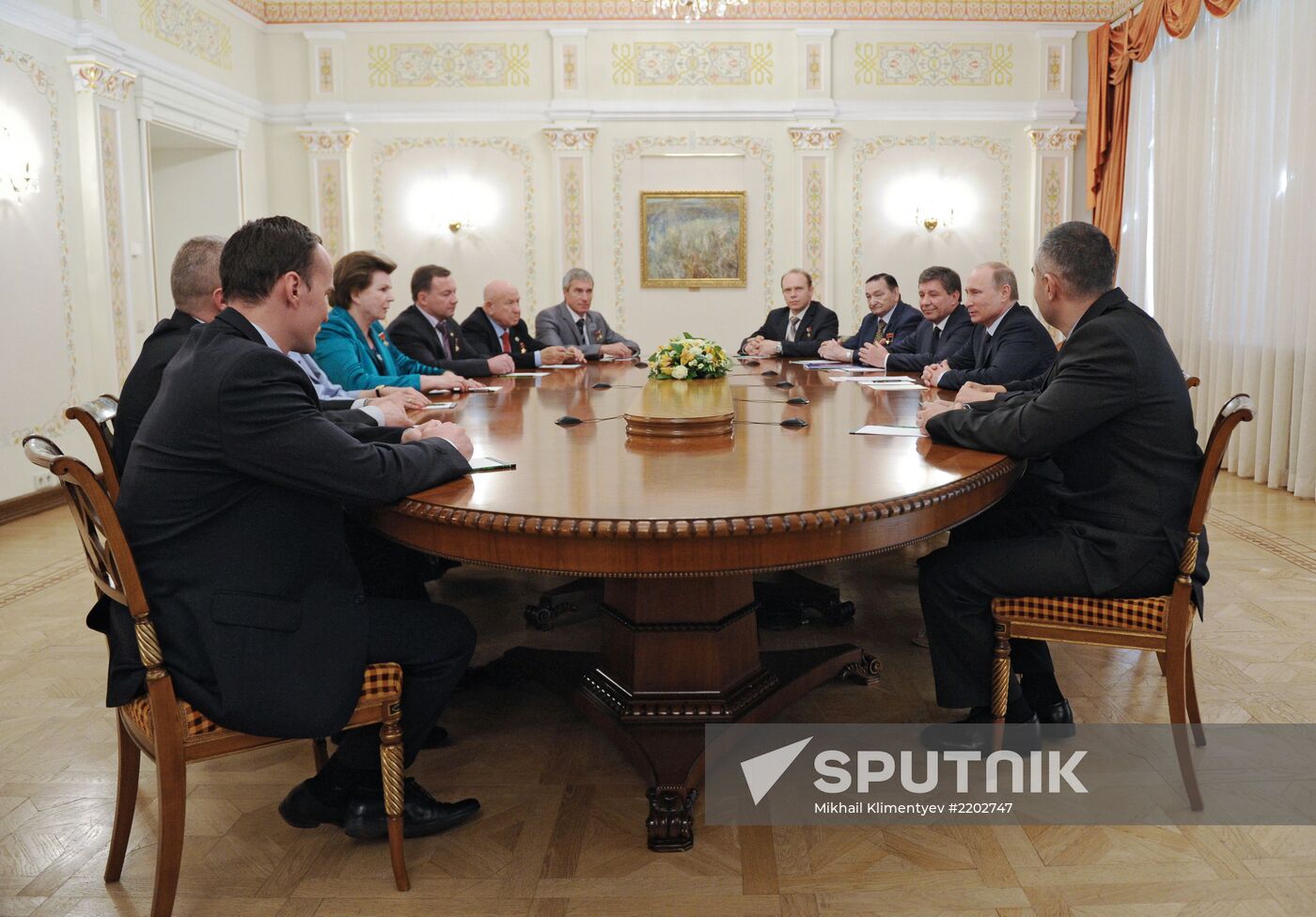 Vladimir Putin meets with Russian cosmonauts
