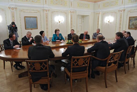 Vladimir Putin meets with Russian cosmonauts