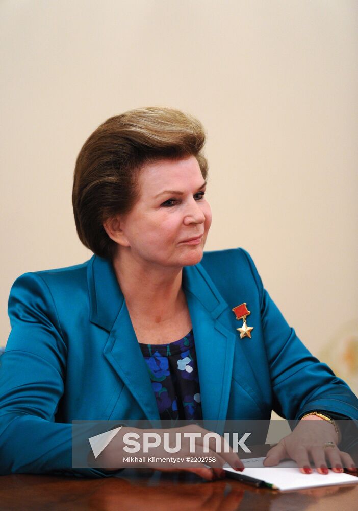 Vladimir Putin meets with Russian cosmonauts