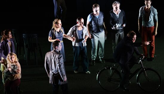 Premiere of "Rhinoceros" staged by Emmanuel Demarcy-Mota