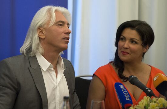 Anna Netrebko, Dmitry Khvorostovsky give news conference