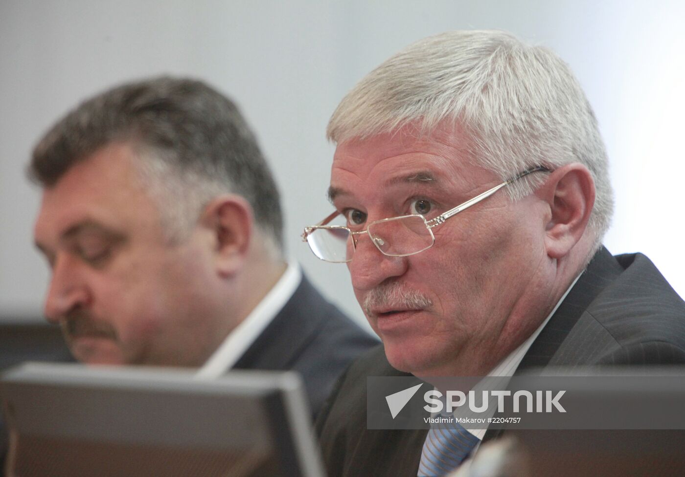 Alexander Khloponin conducts meeting in Stavropol
