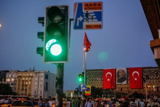 Mass protests in Istanbul