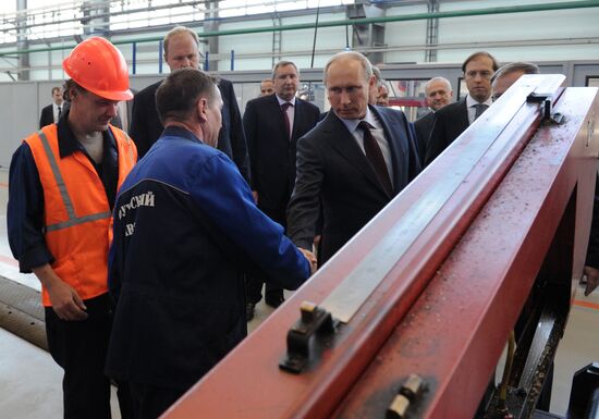 Vladimir Putin visits Obukhov Plant