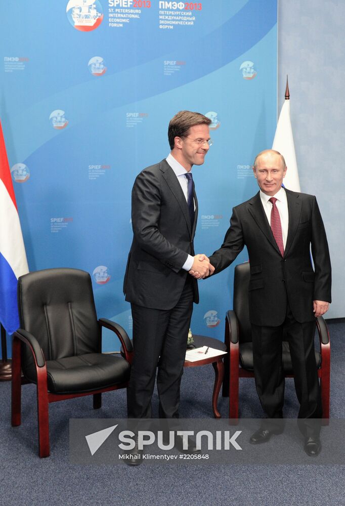 Vladimir Putin meets with Mark Rutte in St. Petersburg