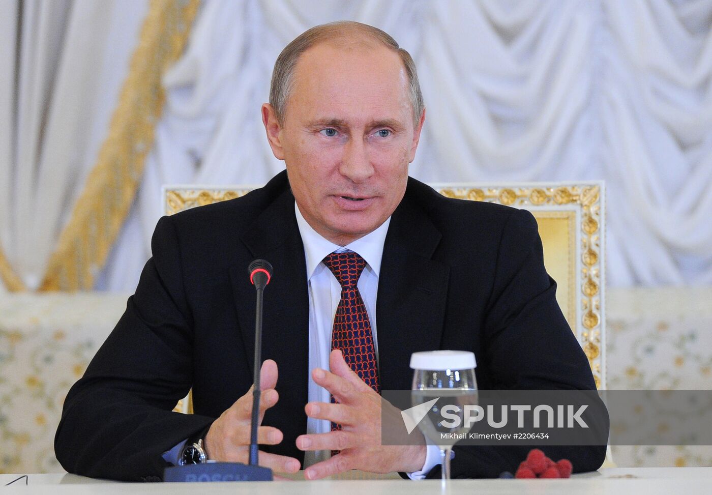 Vladimir Putin at meeting with RDIF experts