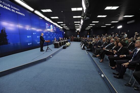 News conference of Vladimir Putin and Angela Merkel