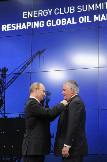 News conference of Vladimir Putin and Angela Merkel