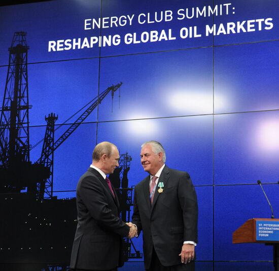 News conference of Vladimir Putin and Angela Merkel