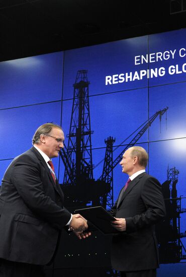 News conference of Vladimir Putin and Angela Merkel