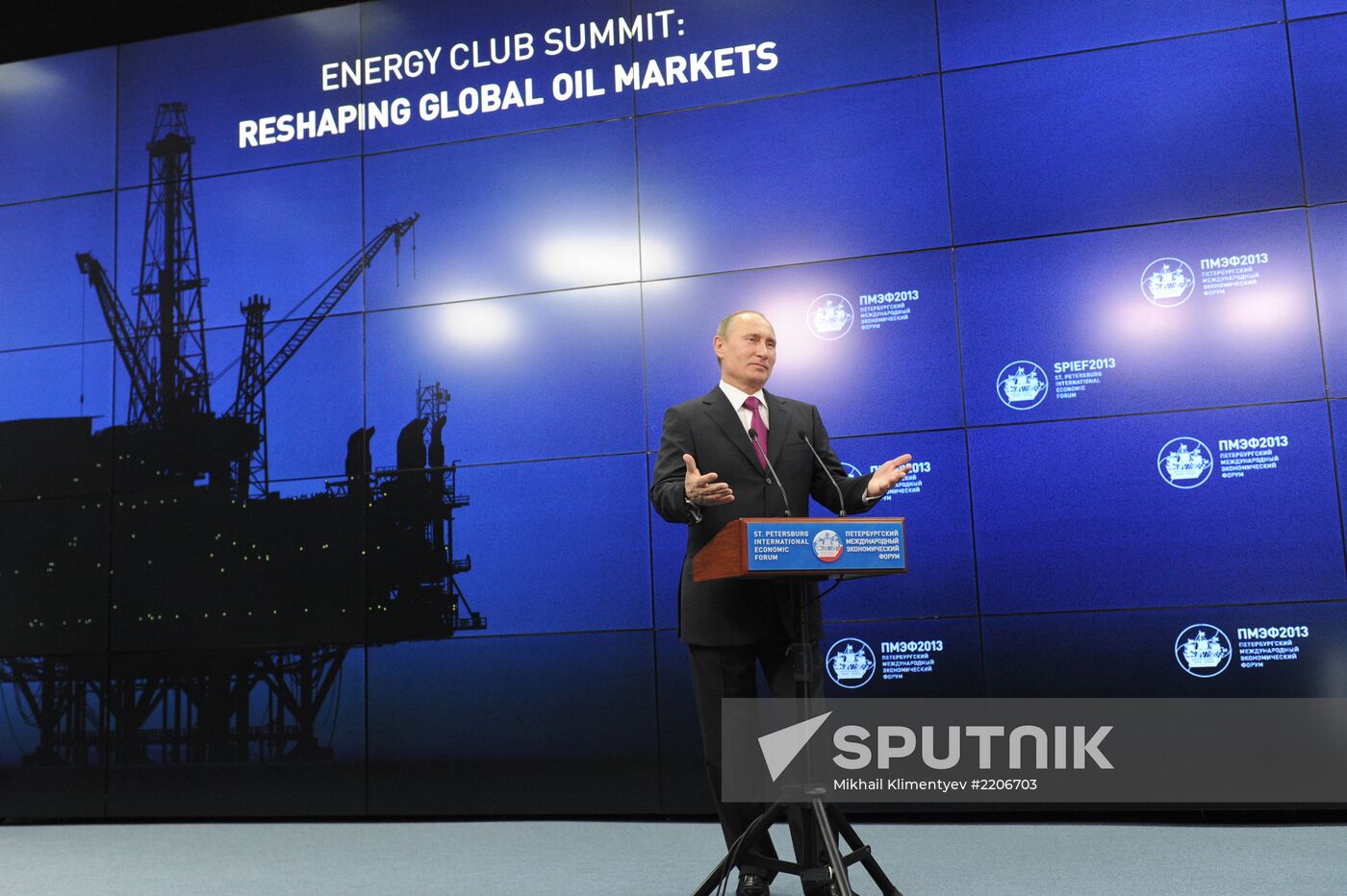 News conference of Vladimir Putin and Angela Merkel