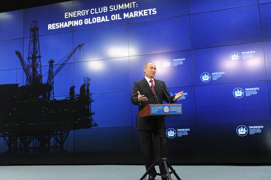 News conference of Vladimir Putin and Angela Merkel