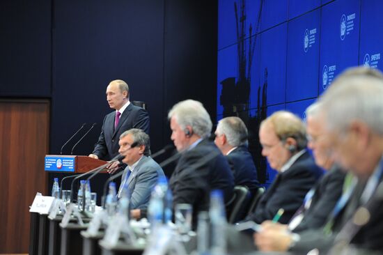 News conference of Vladimir Putin and Angela Merkel