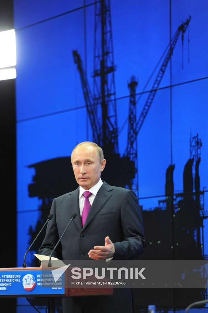 News conference of Vladimir Putin and Angela Merkel