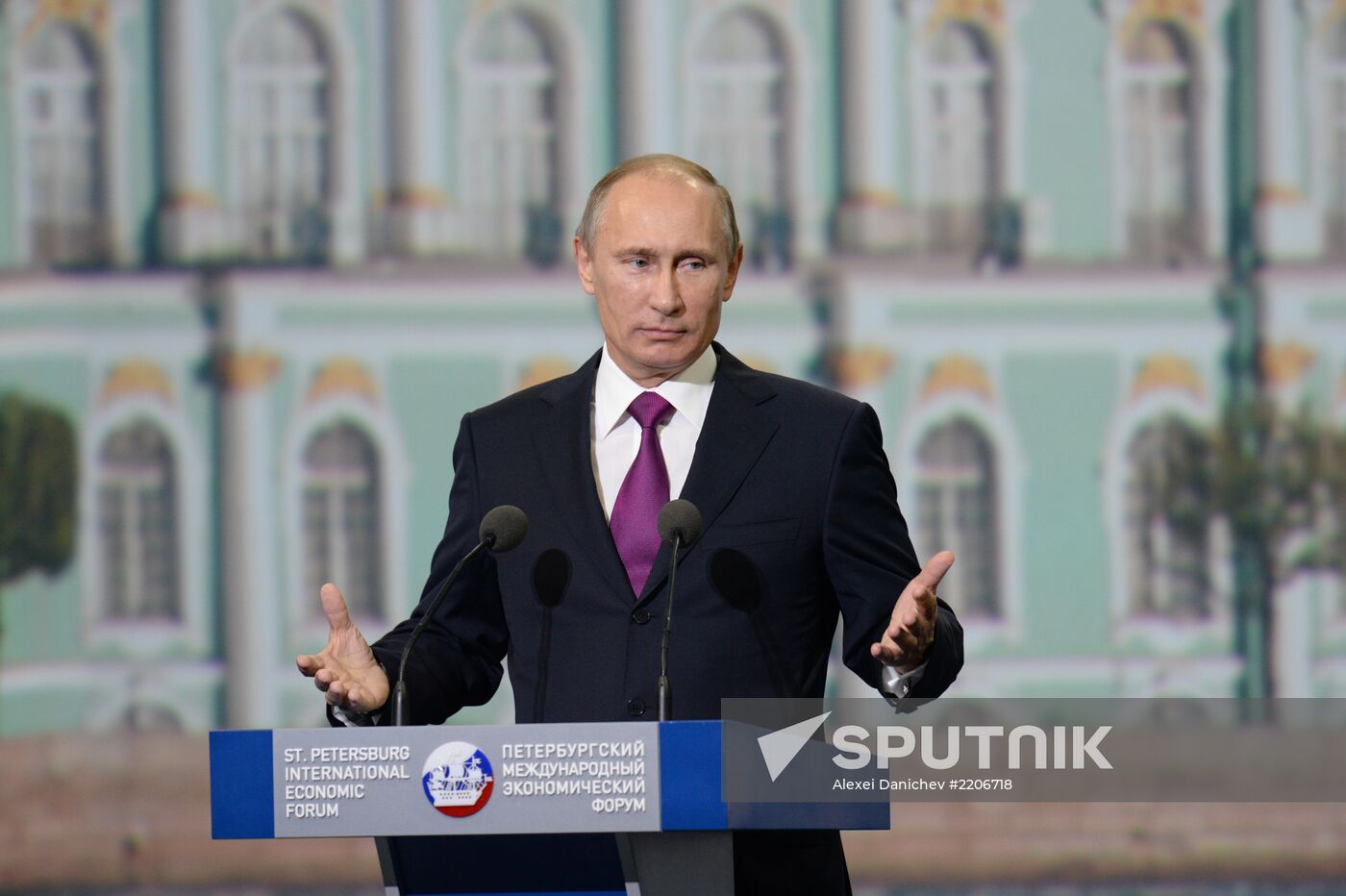News conference of Vladimir Putin and Angela Merkel