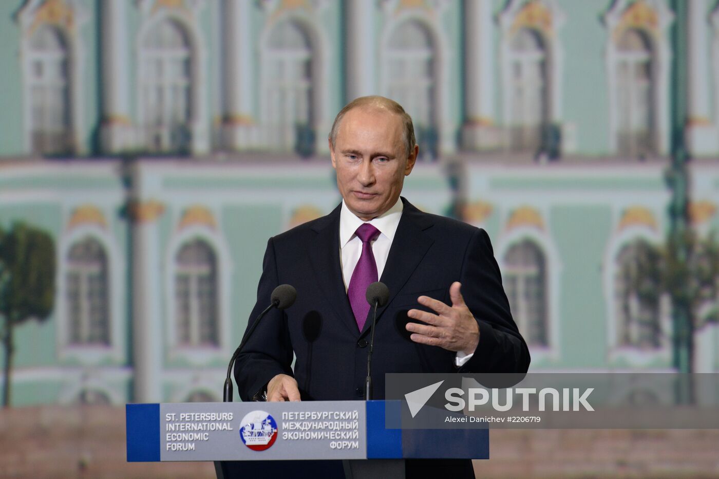 News conference of Vladimir Putin and Angela Merkel