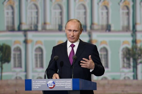 News conference of Vladimir Putin and Angela Merkel