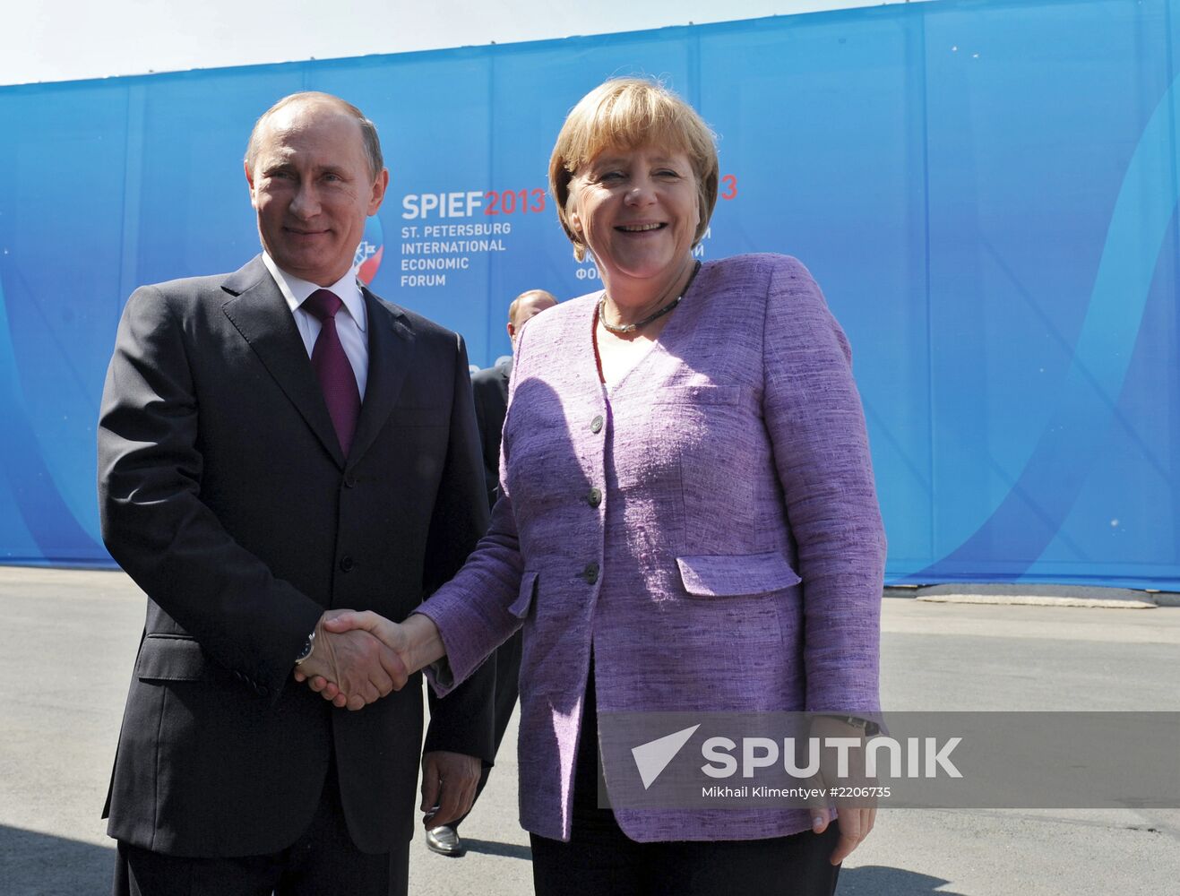 News conference of Vladimir Putin and Angela Merkel
