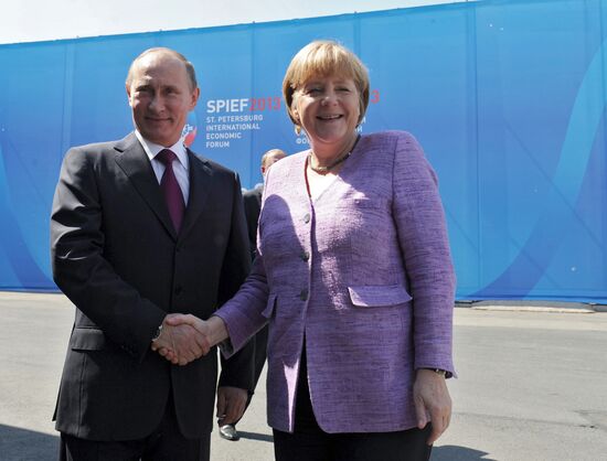 News conference of Vladimir Putin and Angela Merkel