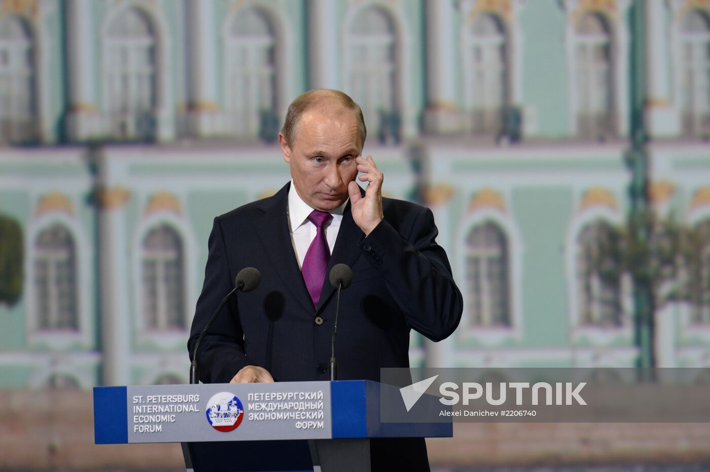 News conference of Vladimir Putin and Angela Merkel