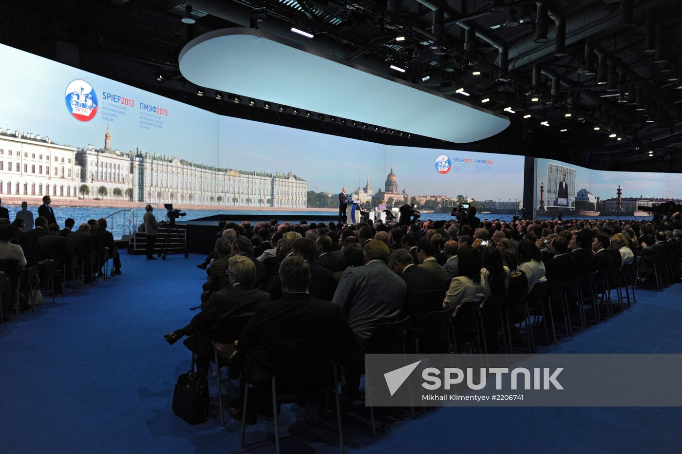 News conference of Vladimir Putin and Angela Merkel