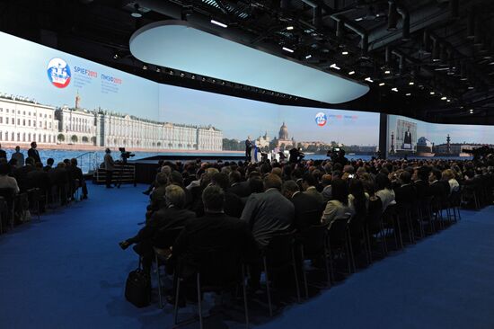 News conference of Vladimir Putin and Angela Merkel