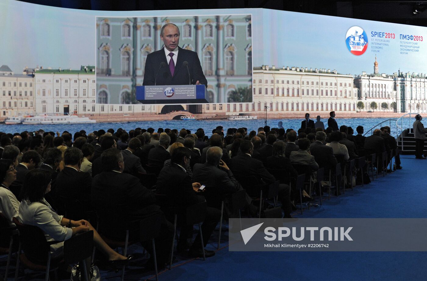 News conference of Vladimir Putin and Angela Merkel