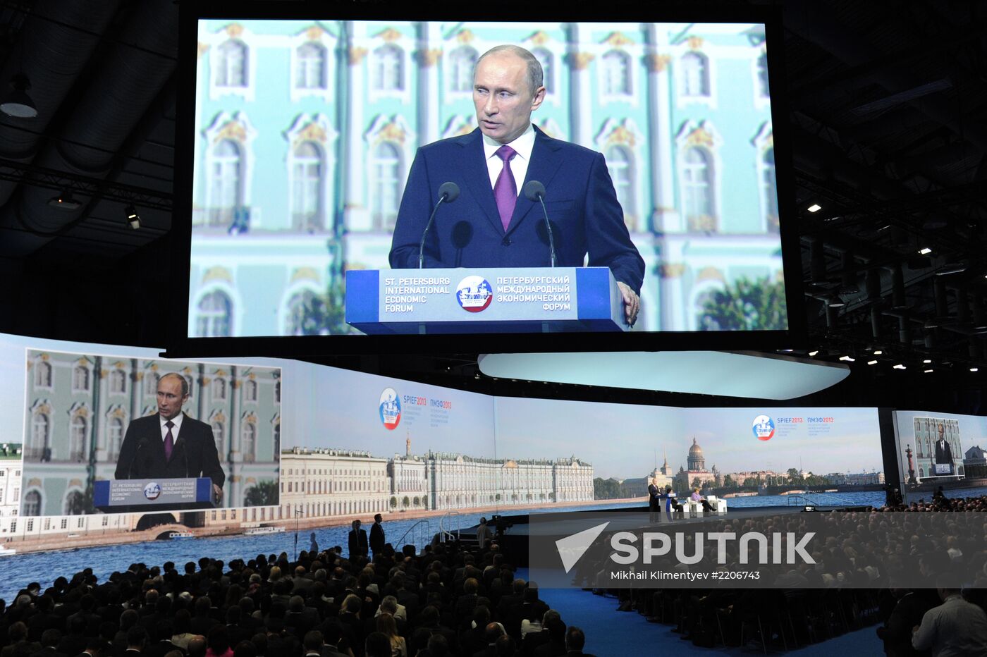 News conference of Vladimir Putin and Angela Merkel