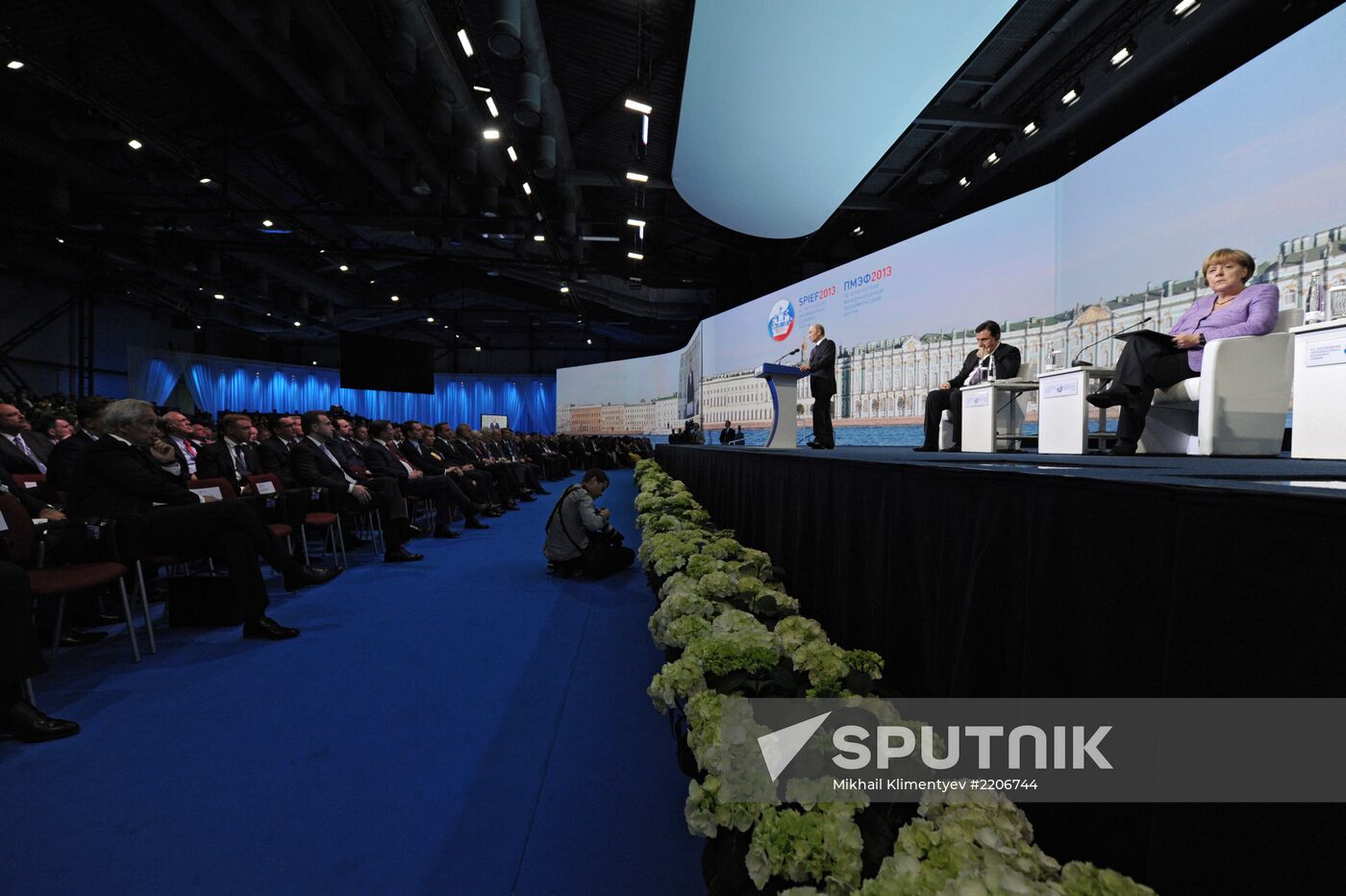 News conference of Vladimir Putin and Angela Merkel