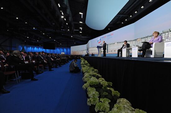 News conference of Vladimir Putin and Angela Merkel