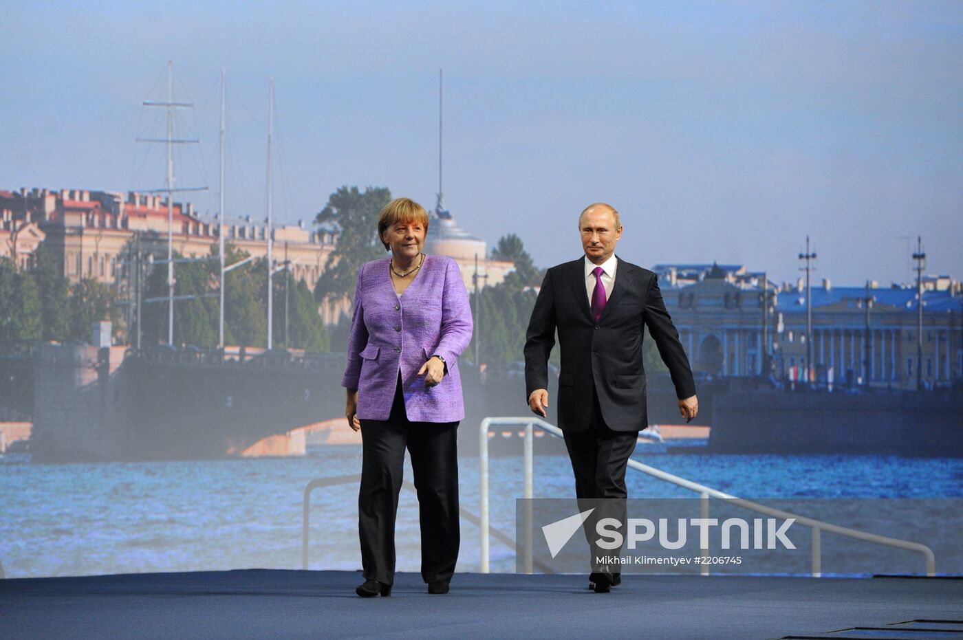 News conference of Vladimir Putin and Angela Merkel