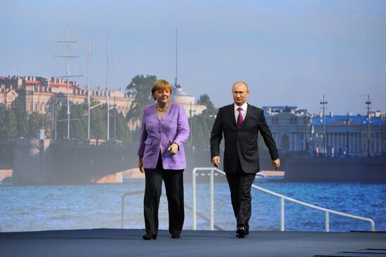 News conference of Vladimir Putin and Angela Merkel