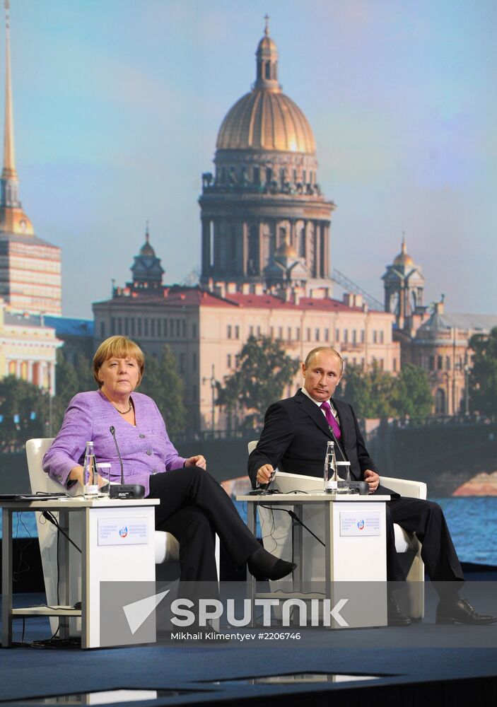 News conference of Vladimir Putin and Angela Merkel
