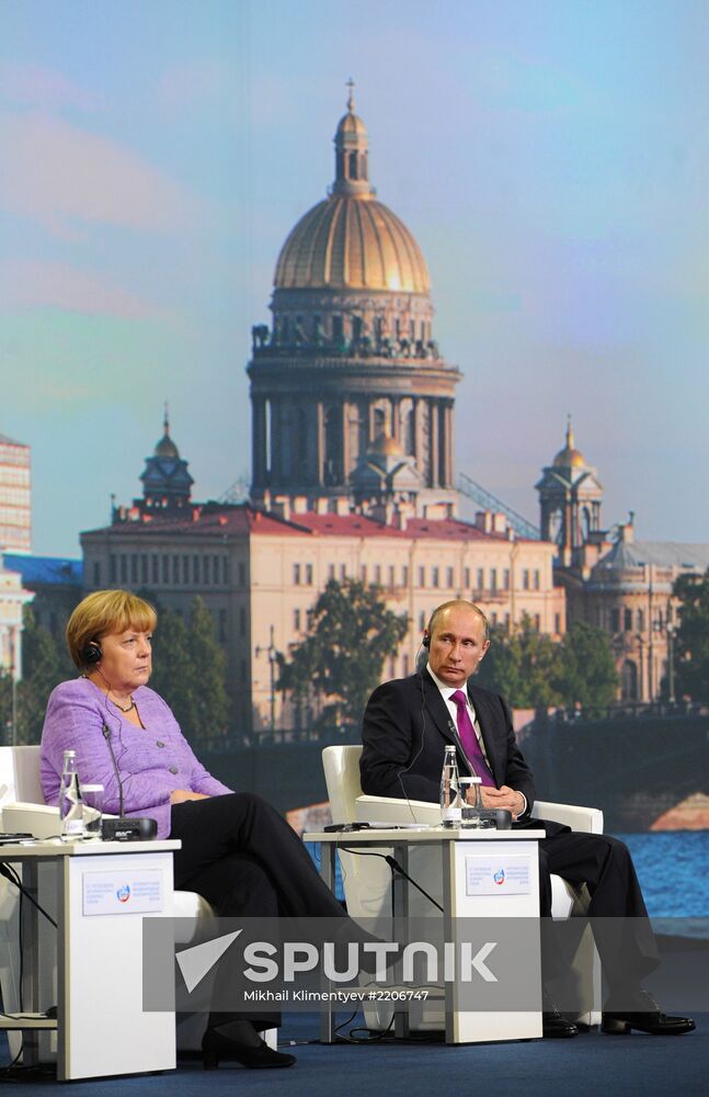 News conference of Vladimir Putin and Angela Merkel