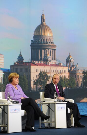 News conference of Vladimir Putin and Angela Merkel