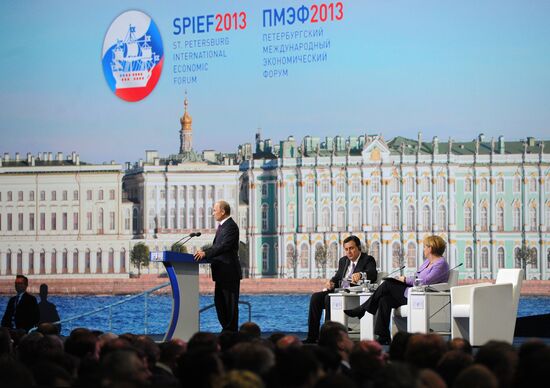 News conference of Vladimir Putin and Angela Merkel